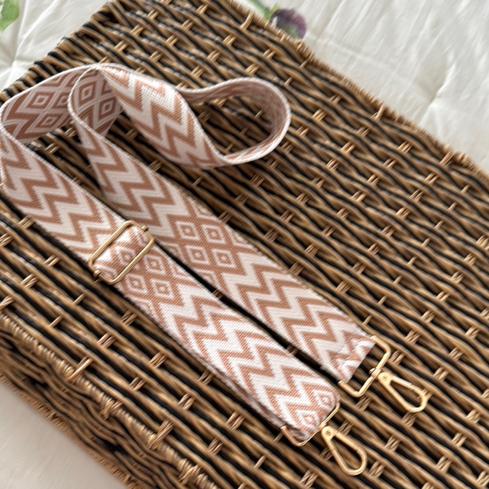 Tan & white Chevron guitar purse strap